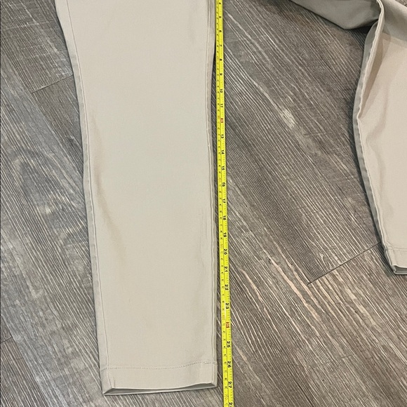 Old Navy Women Khaki Pants Skinny Stretch Size 6 for casual wear or uniform - Picture 10 of 11